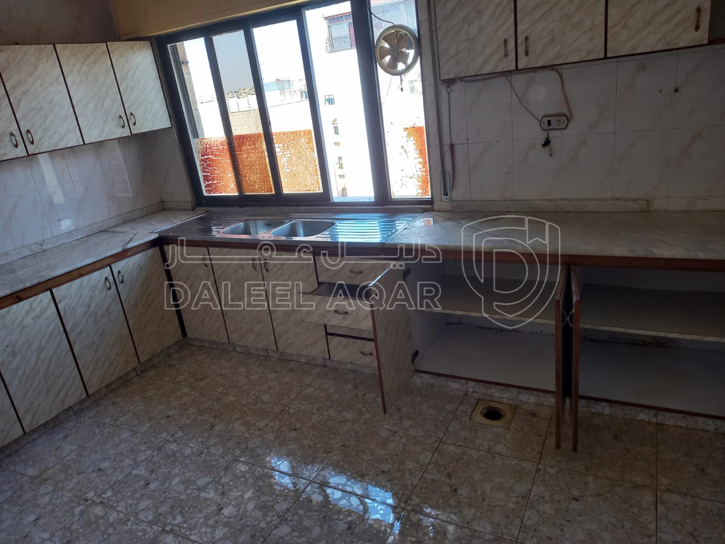 شقة في Al Mugablain  - 55,000 دأ - صورة 1